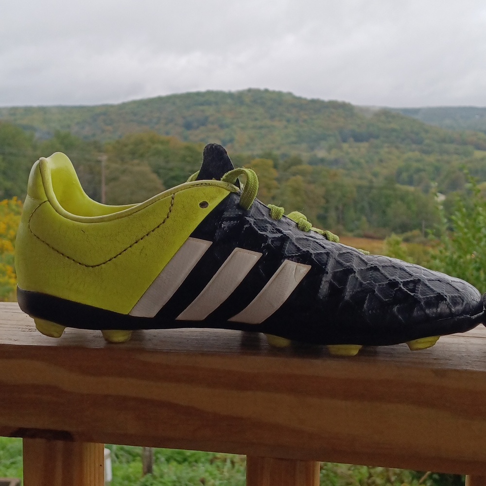 Kids soccer cleats